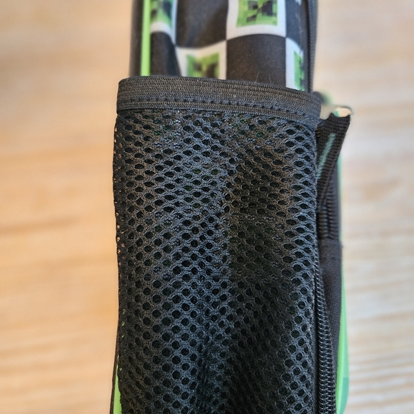 Minecraft Creeper Kids insulated lunch tote w/bottle holder.  New without tag. - Picture 4 of 5